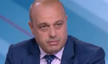 Знаков бесепар вдигна червен картон! Решението