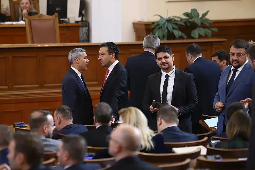 Промяната изтрещя заради председателско място за Радостин Василев