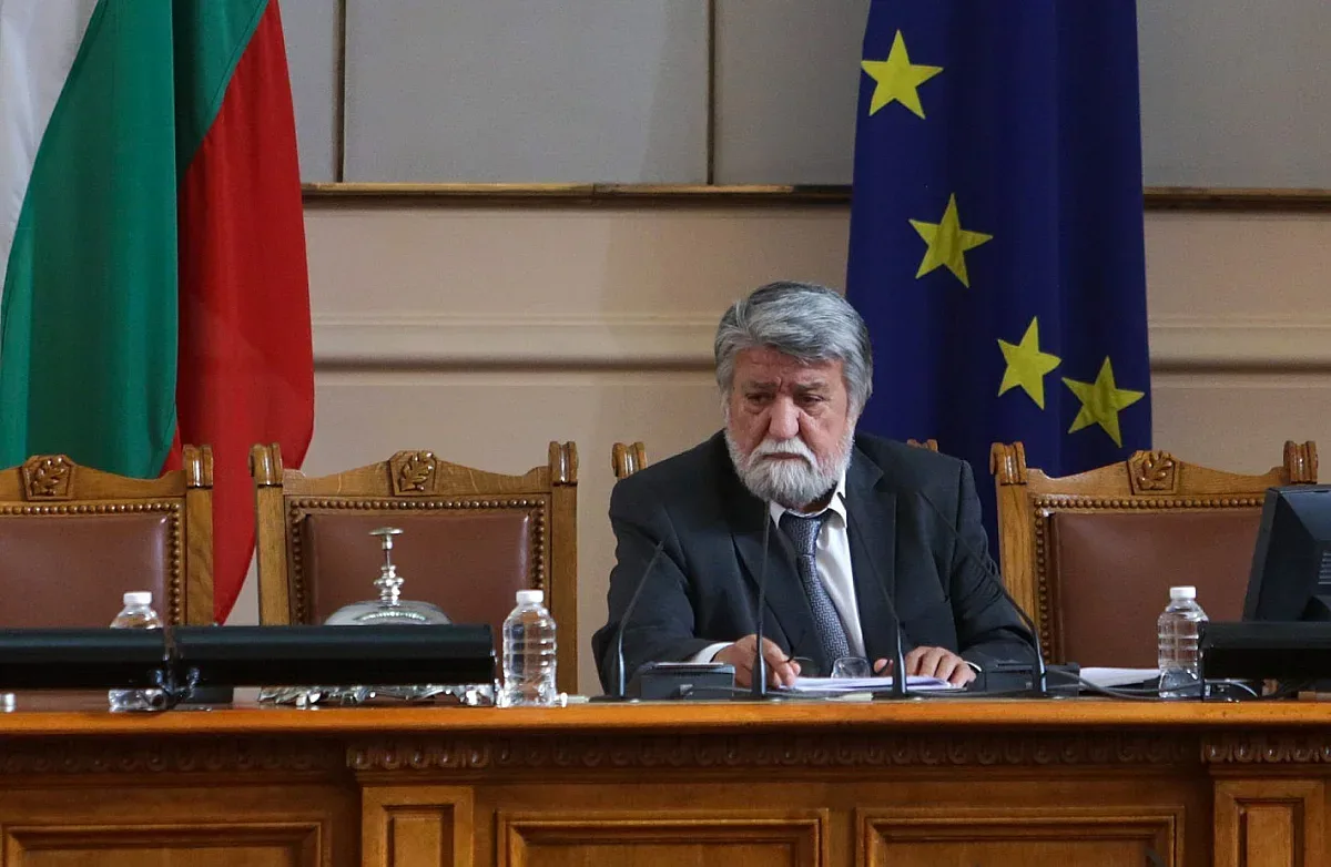 Скандал в парламента! С обиди искат оставката на Вежди Рашидов