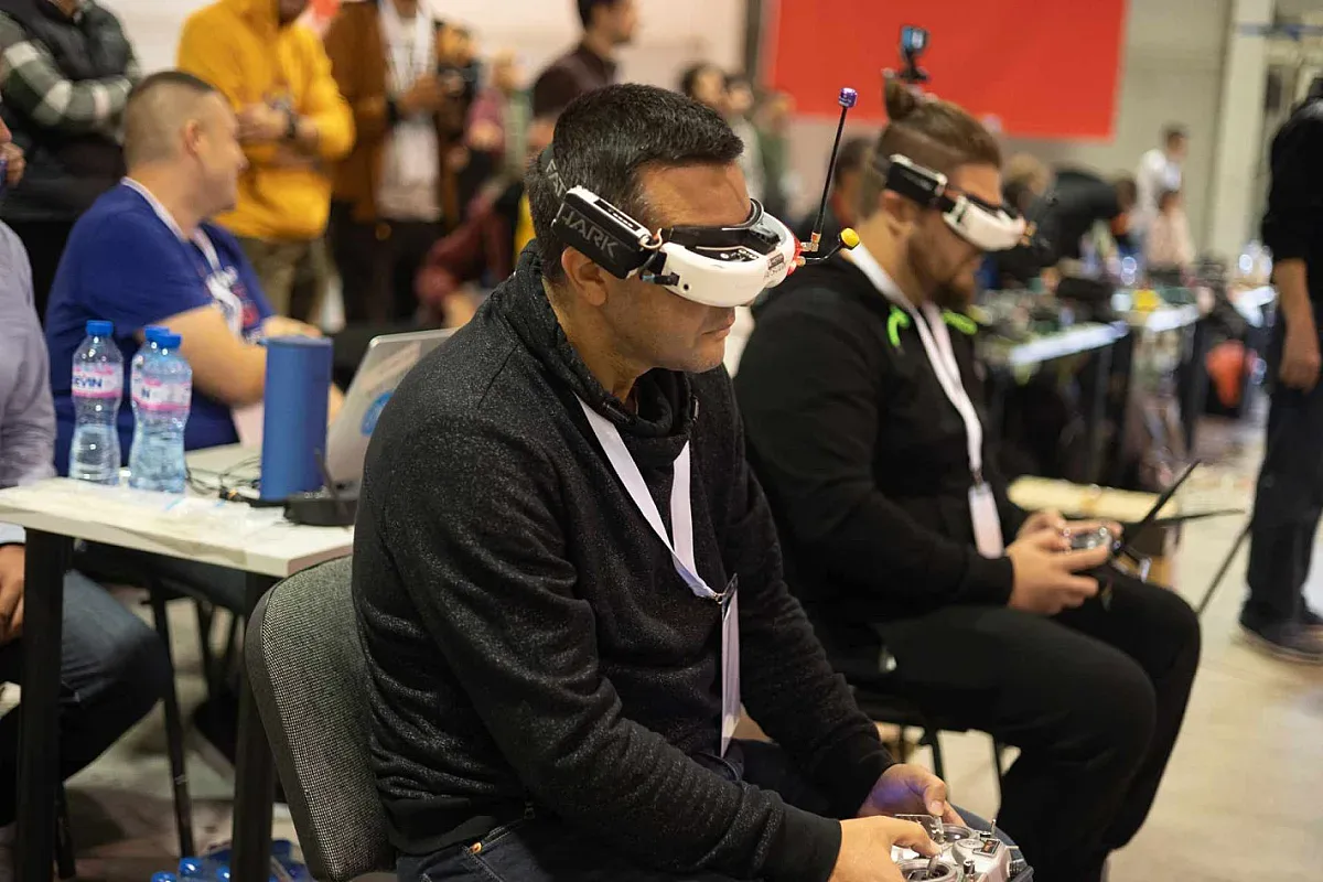 Първото за България международно състезание за 5-инчови дронове на закрито се проведе в рамките на Inter Drone