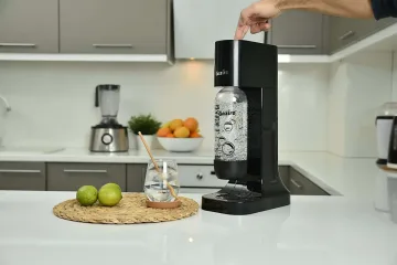 Българска компания за създаване на домашни газирани напитки успя да спести 100 000 бутилки за еднократна употр