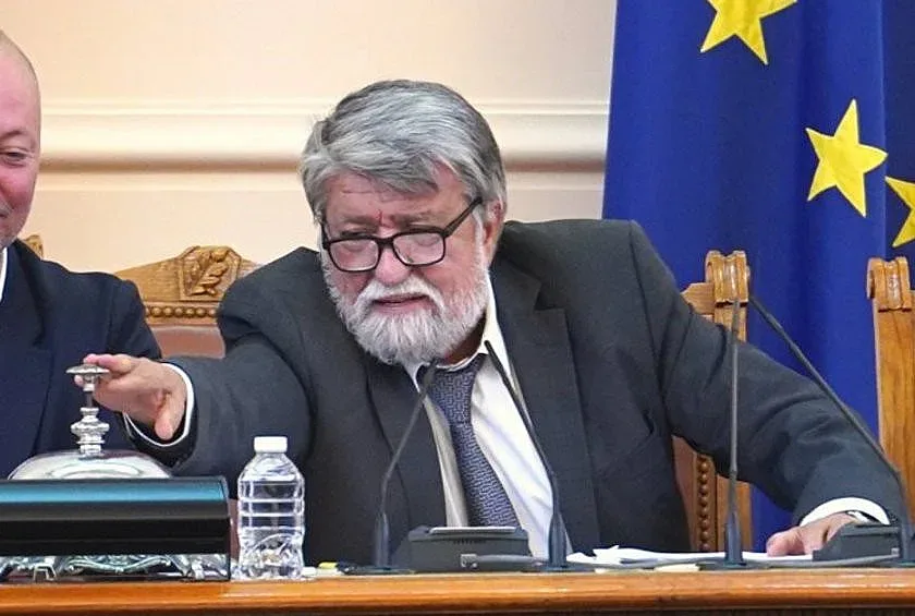 Вежди Рашидов уважи Димитровден от трибуната на парламента