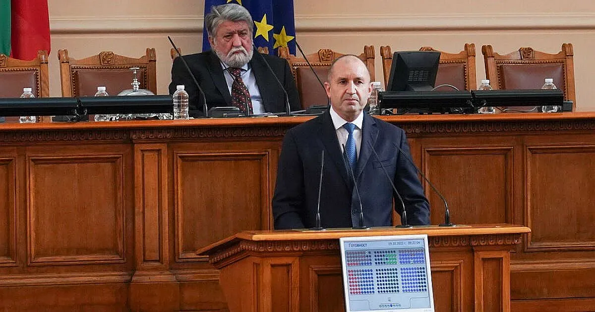 Радев започва партийни консултации. Какво му готвят от ГЕРБ?
