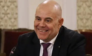 Гешев при Янев. Главният прокурор каза кой го контролира