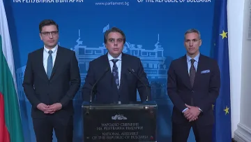 Асен Василев се притесни