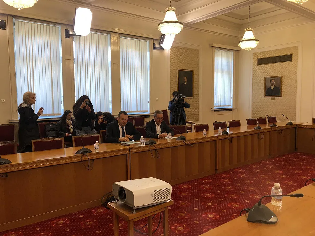 Цонев видя 2 знака в срещата с Плевнелиев и Паси