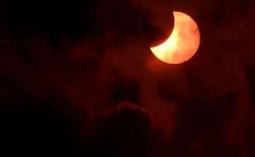 Голям гаф в бТВ. Преместиха слънчевото затъмнение