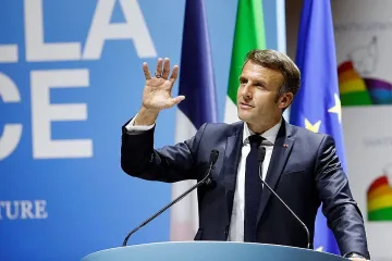 Макрон отправи православна молитва. Какво си пожела?