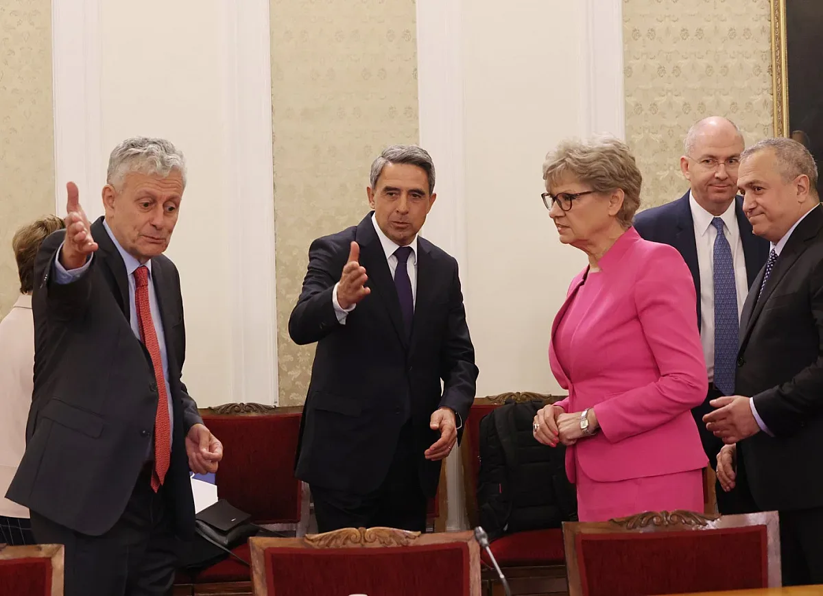 Хората на Янев готови за правителство. Какво трябва да е то?