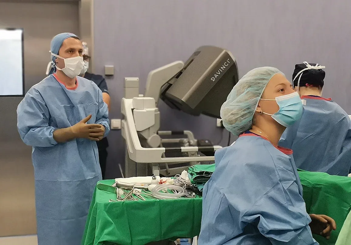 В ,Сърце и Мозък’, Плевен стартираха първите робот-асистирани гинекологични операции с da Vinci Х
