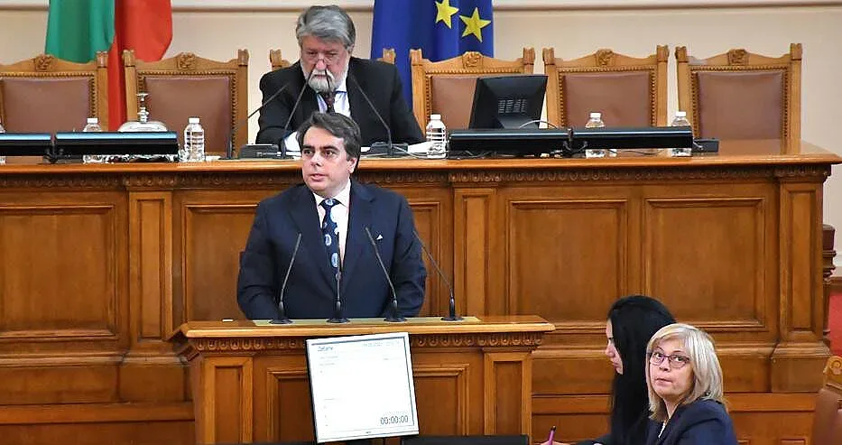 Нова лудост! Асен Василев каза кой иска да краде