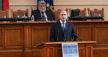 Радев: България трябва да бъде опазена от бушуващия пожар