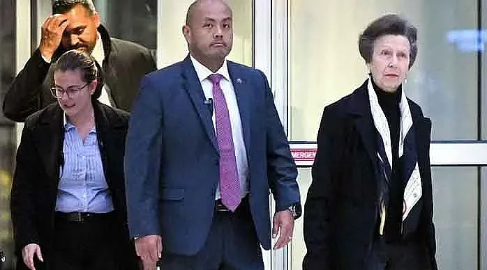 Сестрата на крал Чарлз изуми света. Как пътува една принцеса? (СНИМКИ)