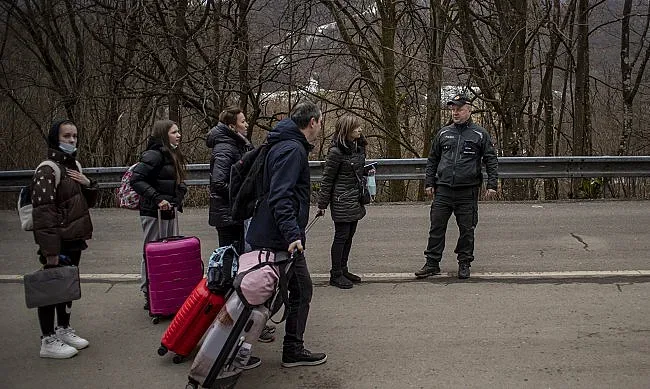 Хотелите в паника. Украинците идват, парите ги няма