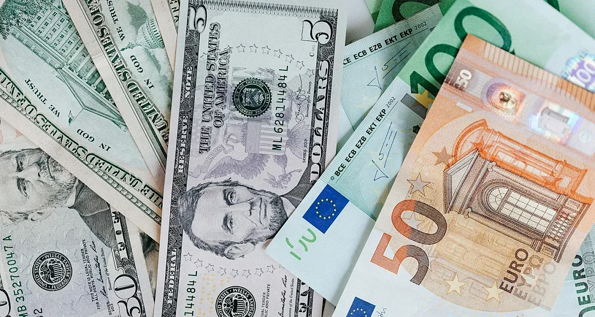 Еврото продължава да надвива долара