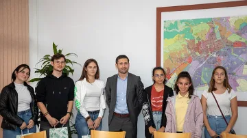 В Деня на българската община млади журналисти посетиха местната администрация