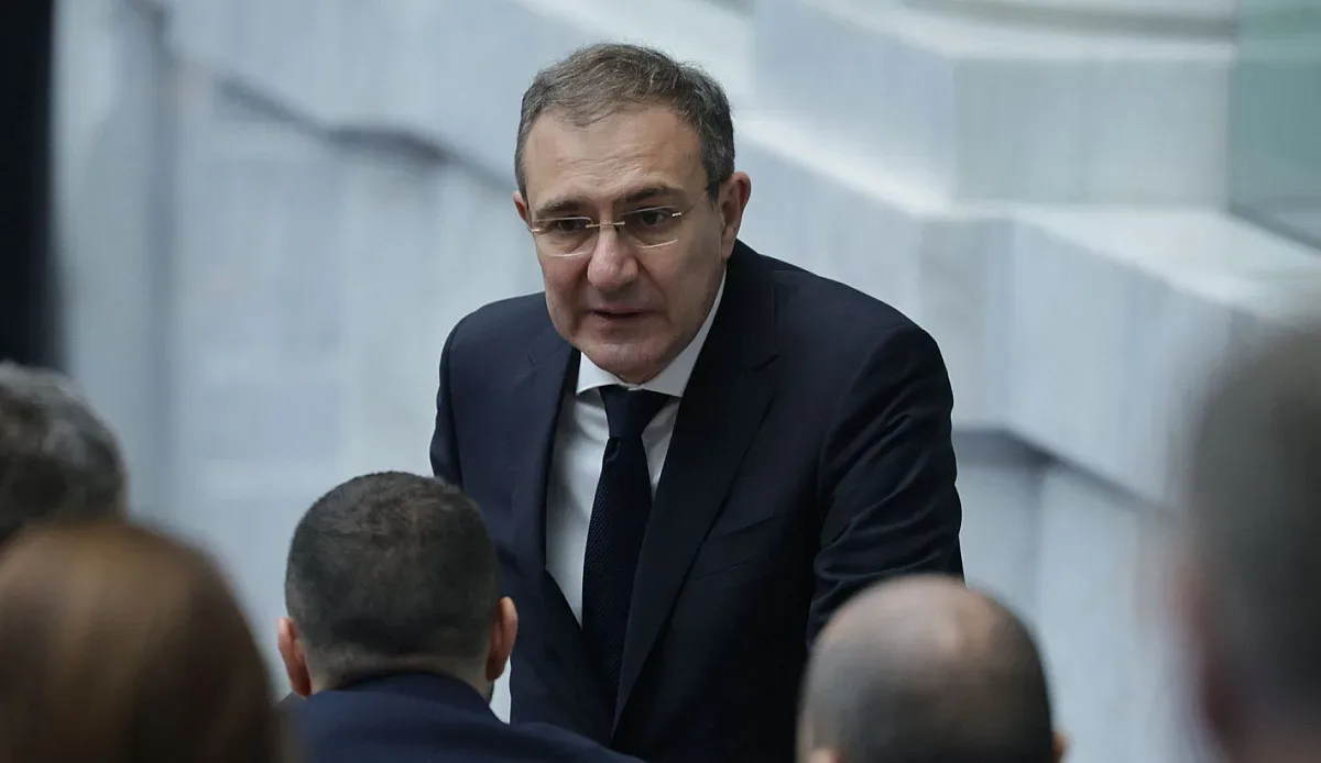 Синдикати, работодатели и министър обсъждат минималната заплата