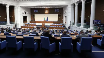 Парламентът гласува третия вот на недоверие срещу кабинета