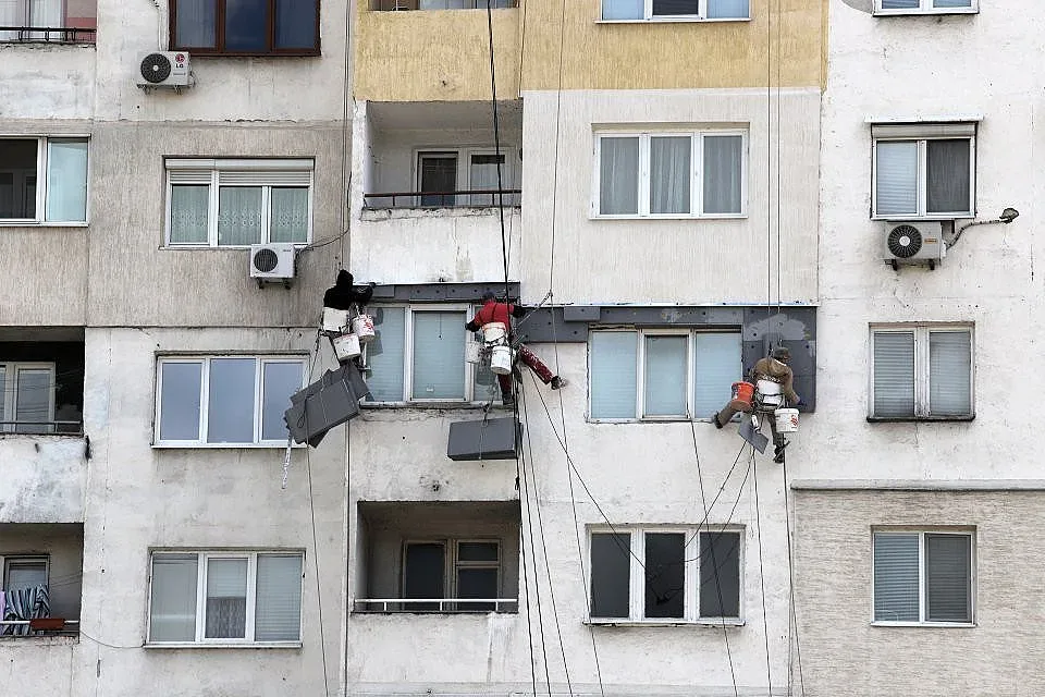 Санирането тръгва. Уж е безплатно, но ето колко ще ни струва