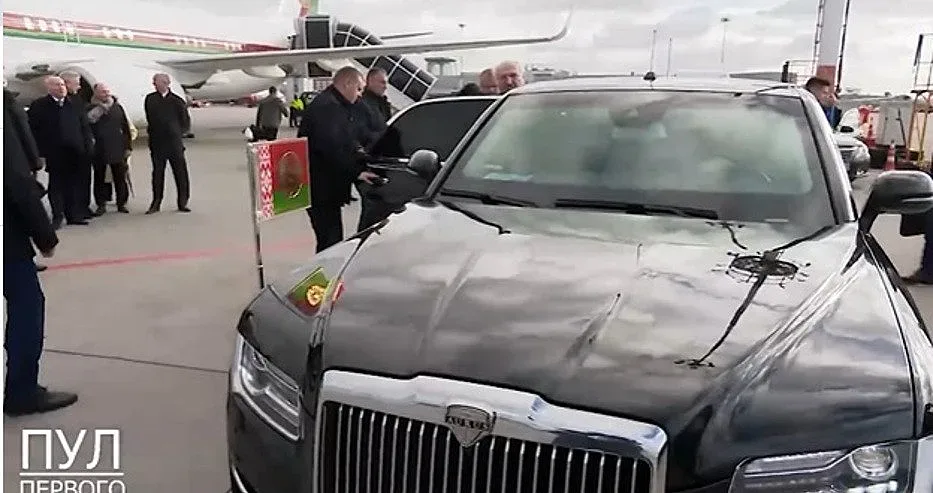 Лукашенко кацна при Путин. Направи му безумен подарък