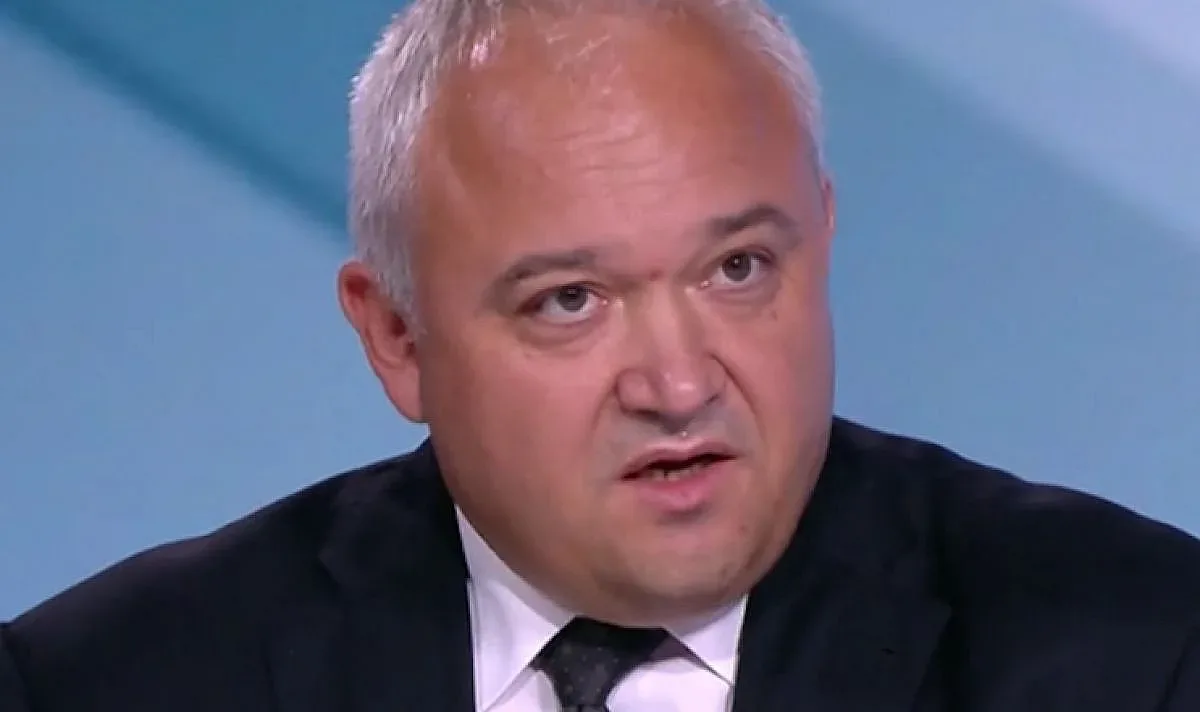 Ще бъдат ли наказани полицаите с чадъри? Демерджиев за прокуратурата