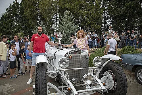 Близо 300 ретро автомобила показаха в парк „Артилерийски“ в Стара Загора