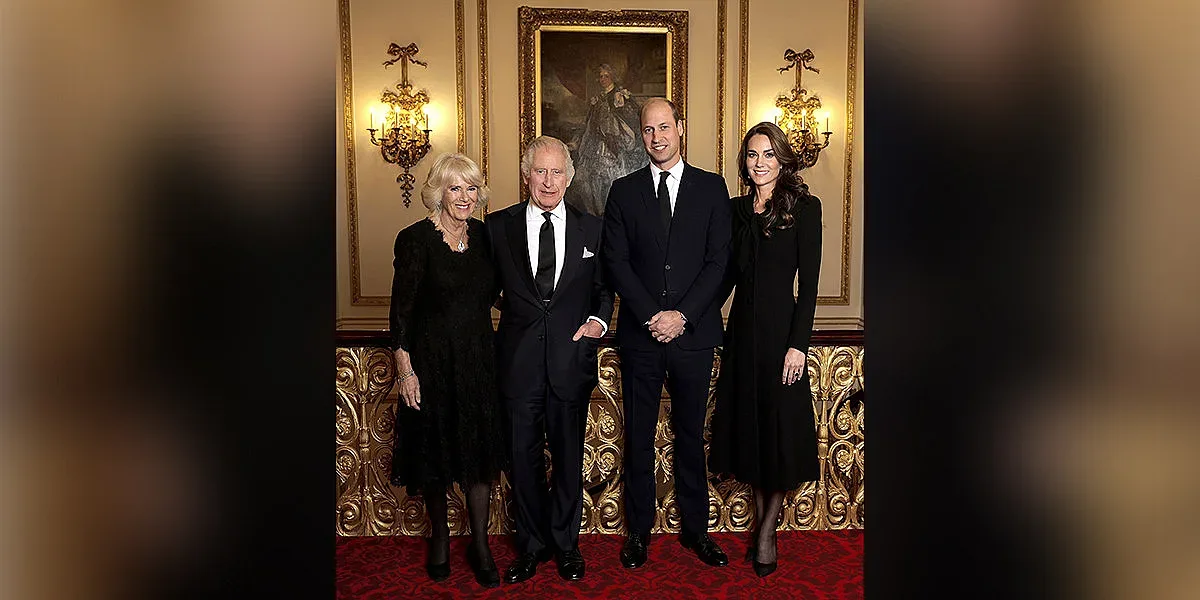 Чарлз, Камила, Уилям и Кейт цъфнаха целите в черно. Причината