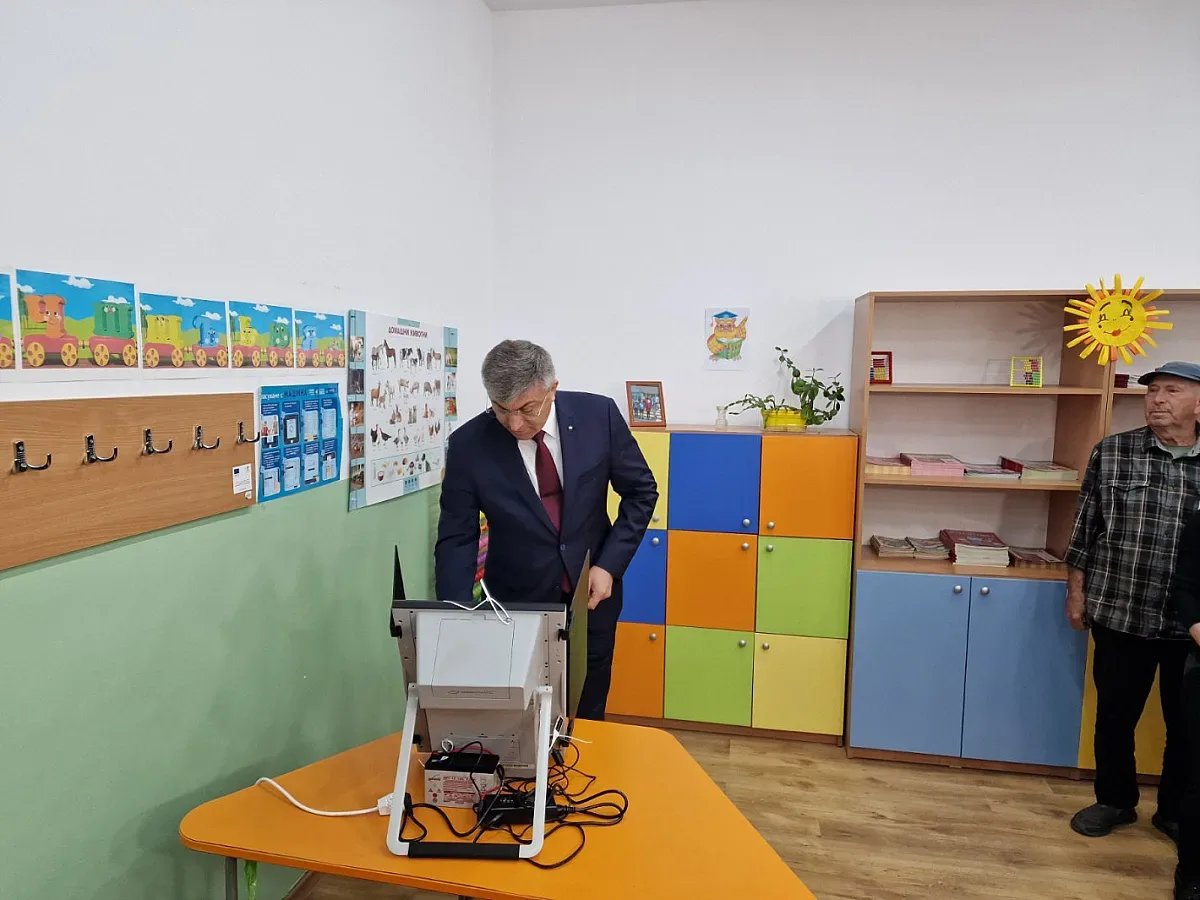 Карадайъ гласува знаково. Каза каква България иска