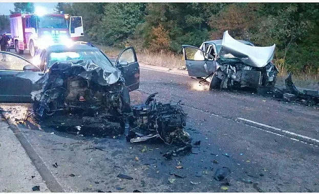 Нов ад на пътя. Челен сблъсък, много ранени