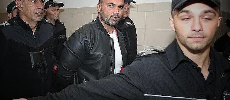 Зловещи разкрития за убиеца с Поршето. Колко са били патрулките?