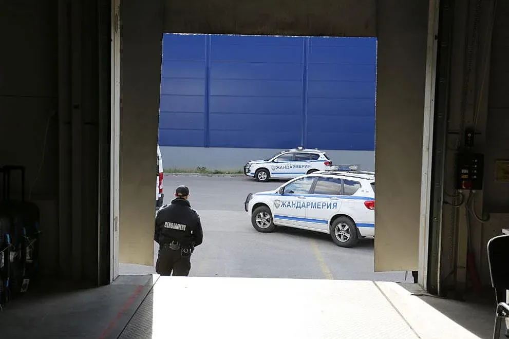 Шофьорите, возещи машините за вота, на тест за алкохол