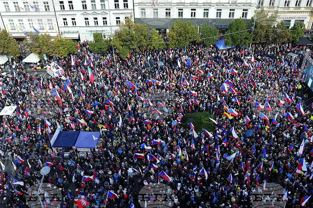 Хиляди на протест в Чехия. Ето какви са исканията им