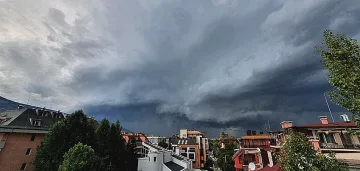 Страшен порой се изля над София