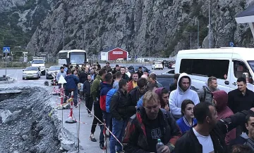 Ще бягат ли? Русия ще мобилизира и на границата с Грузия