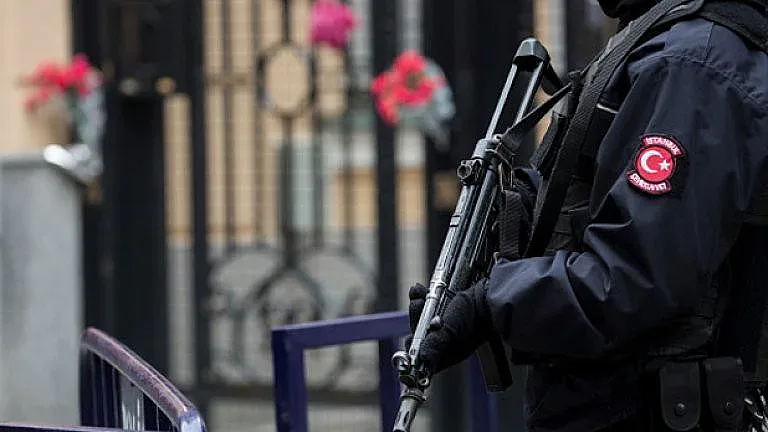 Терор в Турция. Бомба до полицейски участък