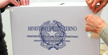 Как гласуват италианците - с хартия или с машини?