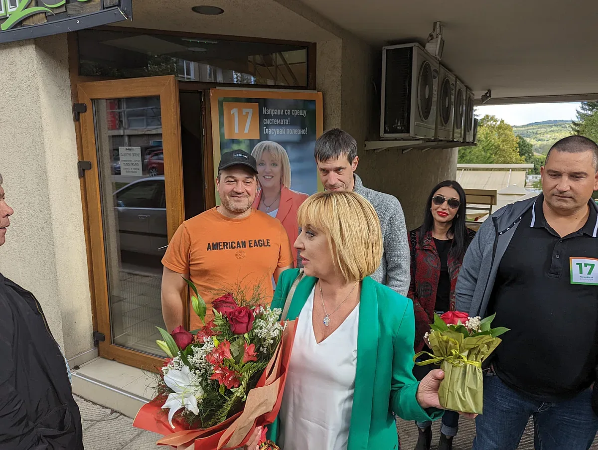 Мая Манолова се закани. Ще защити пенсионерите