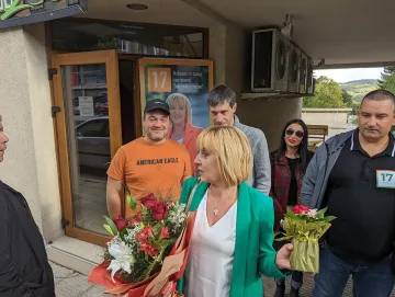 Мая Манолова се закани. Ще защити пенсионерите