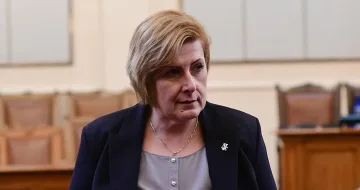 Голяма промяна за скандална депутатка! Накъде тръгва