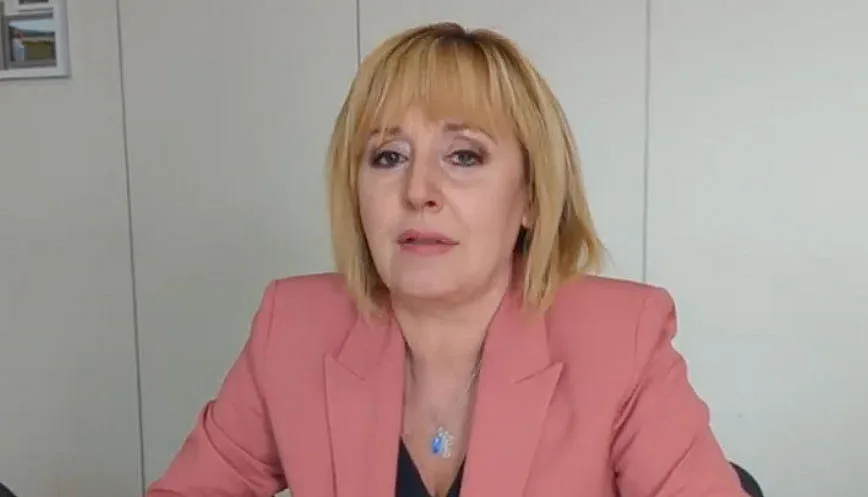 Манолова каза кой играе покер на унищожението
