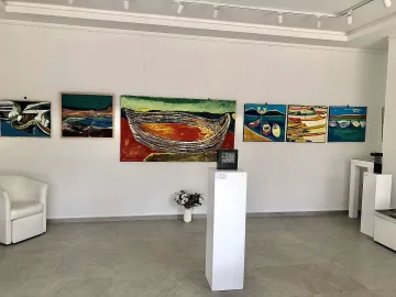 Баща и дъщеря Иван и Нина Русеви превземат арт галерия "Вежди"