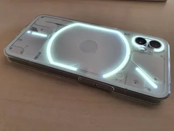 Ревю на Nothing Phone (1) – наистина уникален дизайн и изчистена функционалност