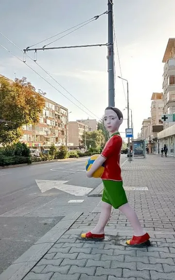 Фигури на пресичащи деца изострят вниманието на шофьорите в Стара Загора