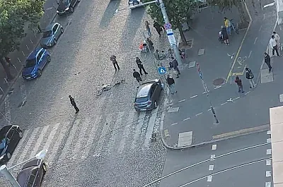 Пореден инцидент. Млада шофьорка блъсна велосипедисти и дете