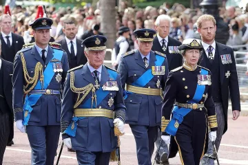 Чарлз се трогна и отмени забрана за сина си Хари