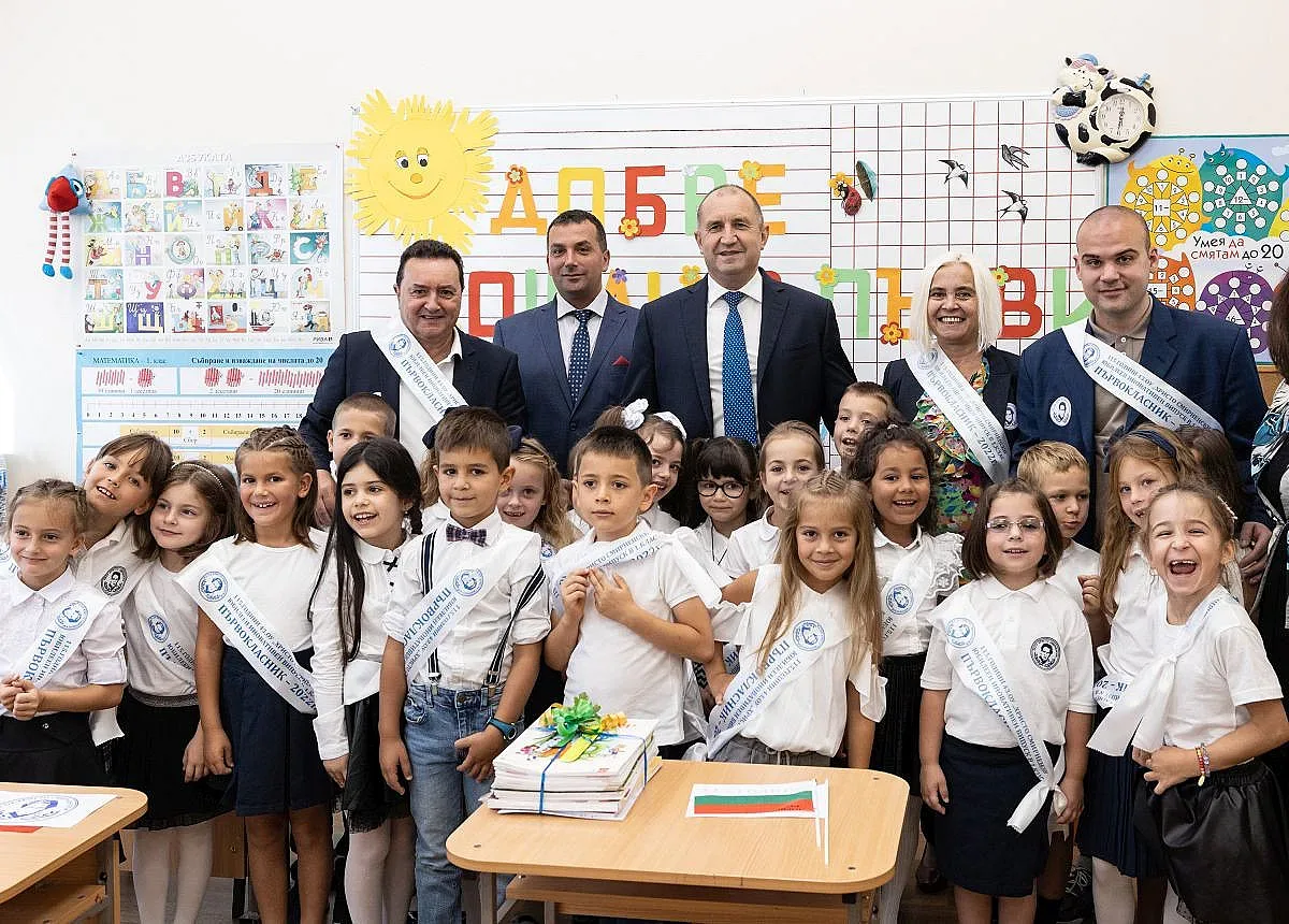 Радев с голямо обещание на първия учебен ден