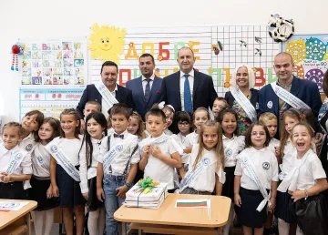 Радев с голямо обещание на първия учебен ден