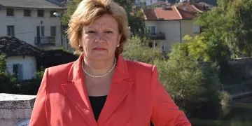 За пример! Кмет ще дарява част от заплатата си всеки месец