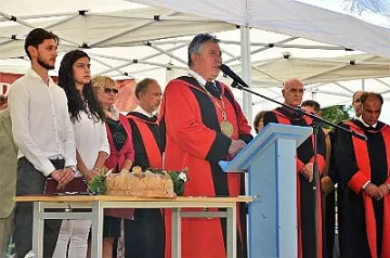 Тракийски университет откри академичната година с водосвет за здраве и благоденствие