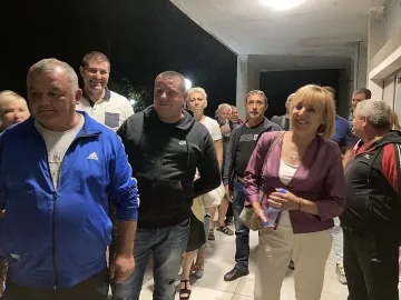 Манолова подгони министър. Иска помощ за картофопроизводителите